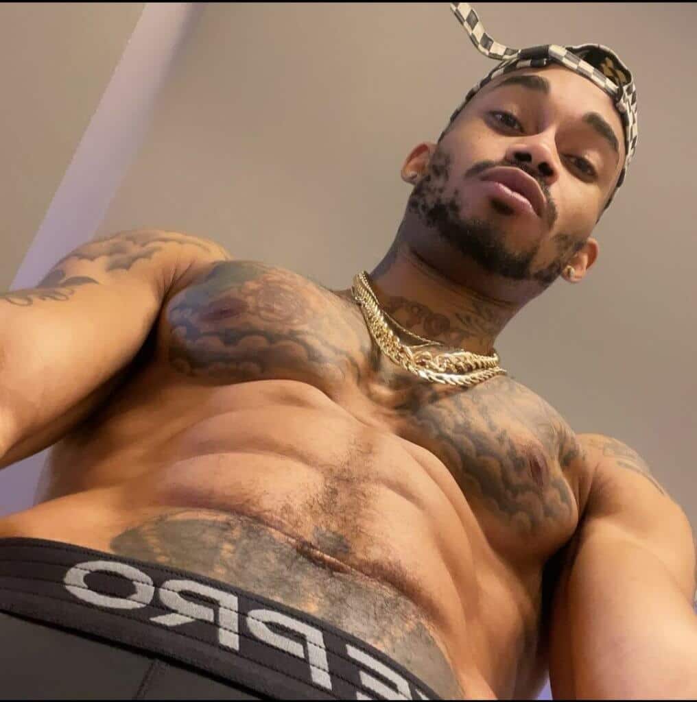 Arquez is a black hot gay men who's been featured in several black gay porn videos